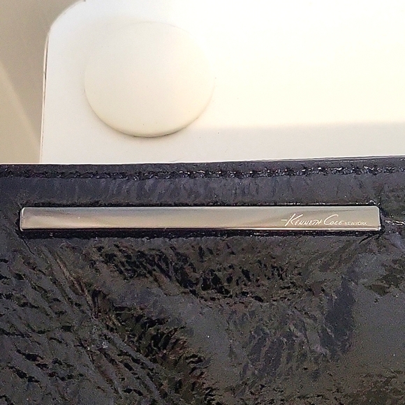 *HOMECOMING* Kenneth Cole clutch - Picture 3 of 10